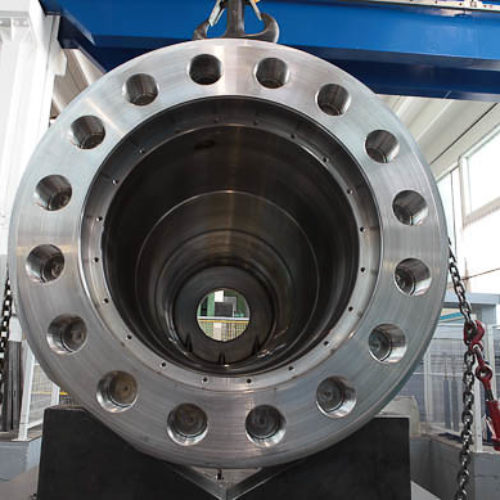 Subsea pump housing for the oil sector