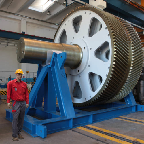  Drive gears for roughing reduction.