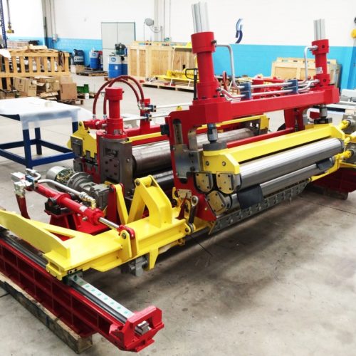 Straightening machine for coil cutting line.