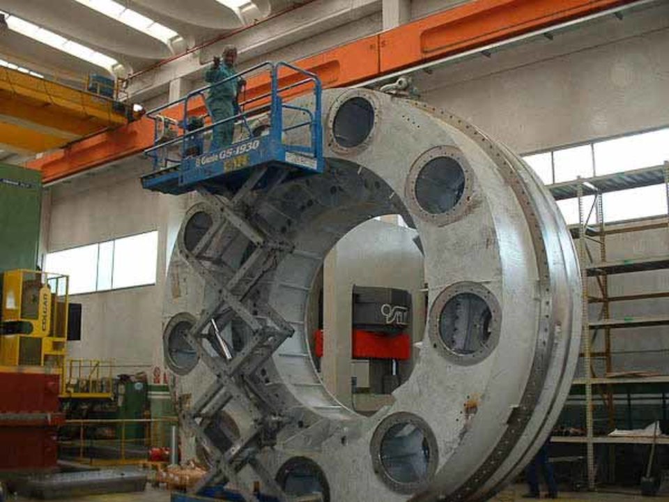 Main bearings for a tunnel boring machine