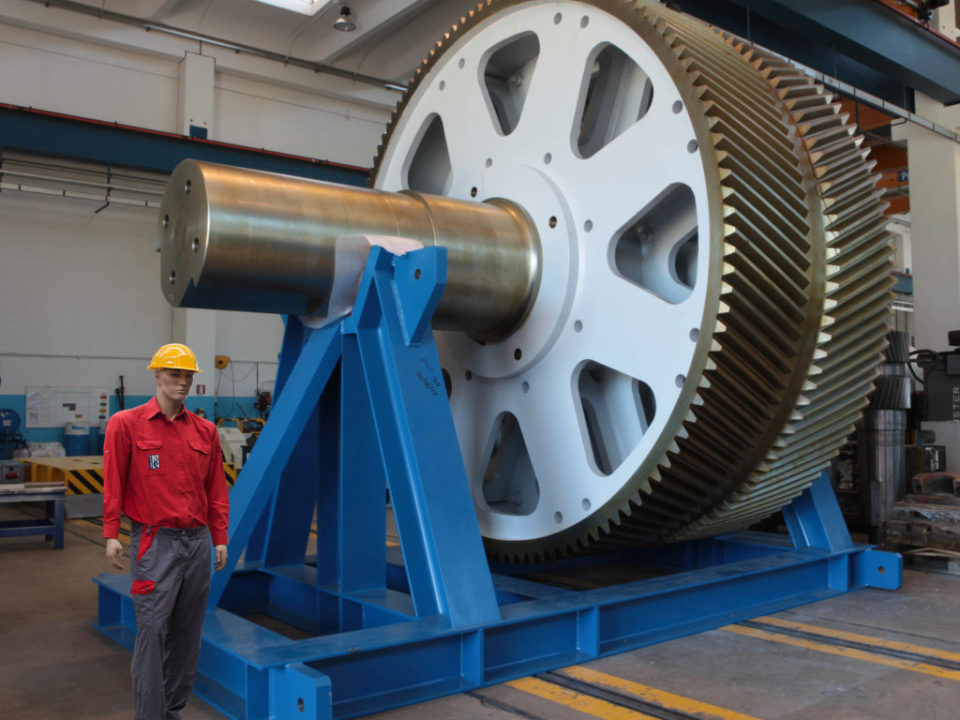 Fast drive gears for roughing reduction R4 roller strips.Drive